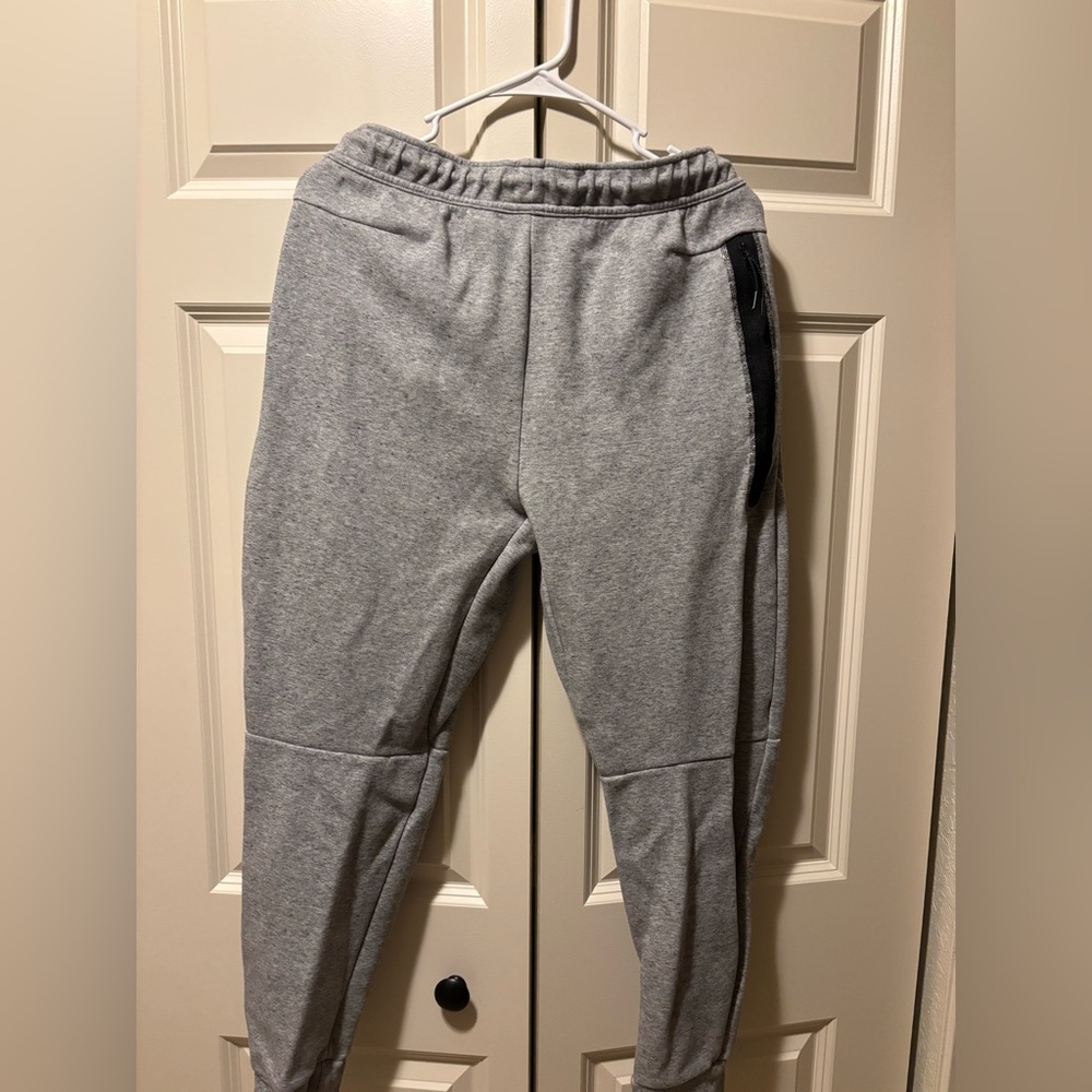 Nike tech fleece sweatpants, men’s size medium - Picture 3 of 6